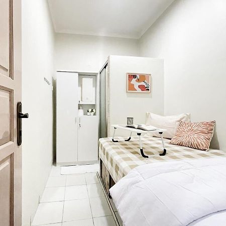 Kos Awany Coliving Hostel Jakarta Exterior photo
