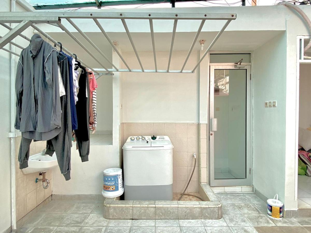 Kos Awany Coliving Hostel Jakarta Exterior photo