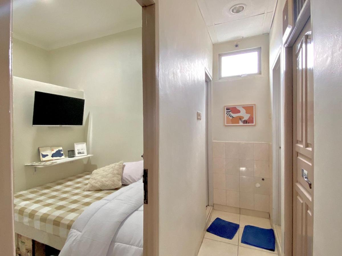 Kos Awany Coliving Hostel Jakarta Exterior photo