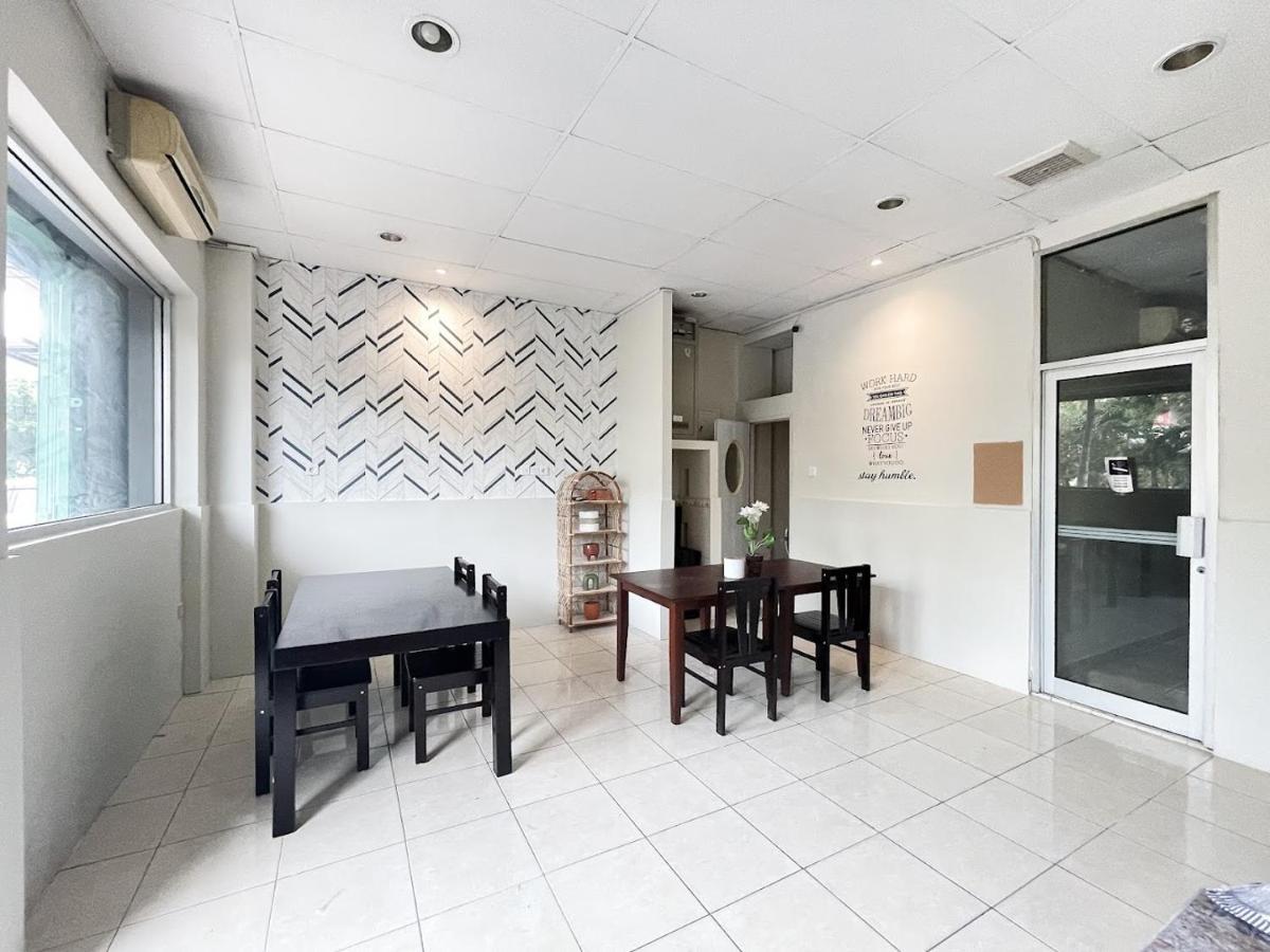 Kos Awany Coliving Hostel Jakarta Exterior photo